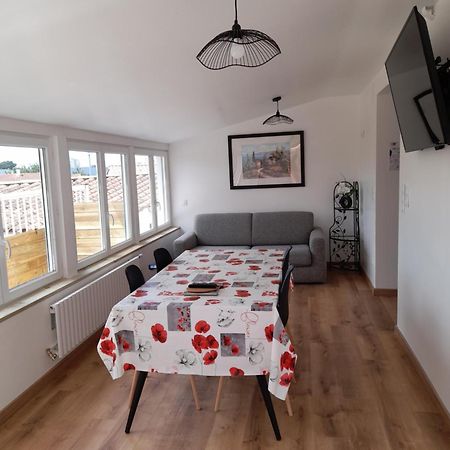 Logement Lumineux Avec Terrasse La Roche-sur-Yon Kültér fotó