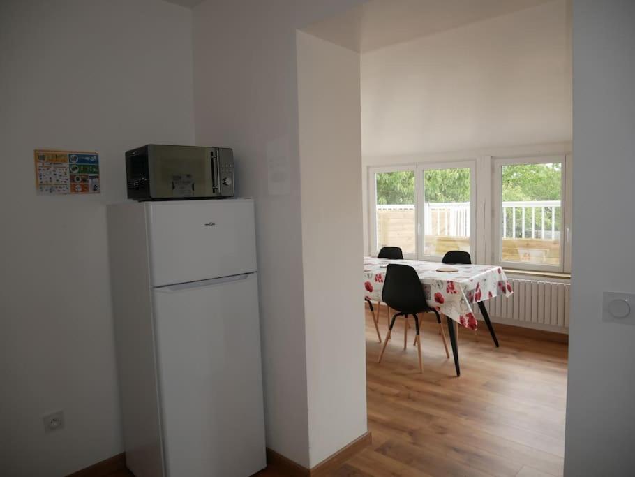 Logement Lumineux Avec Terrasse La Roche-sur-Yon Kültér fotó
