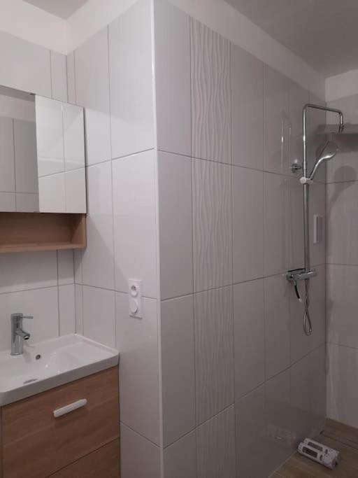 Logement Lumineux Avec Terrasse La Roche-sur-Yon Kültér fotó