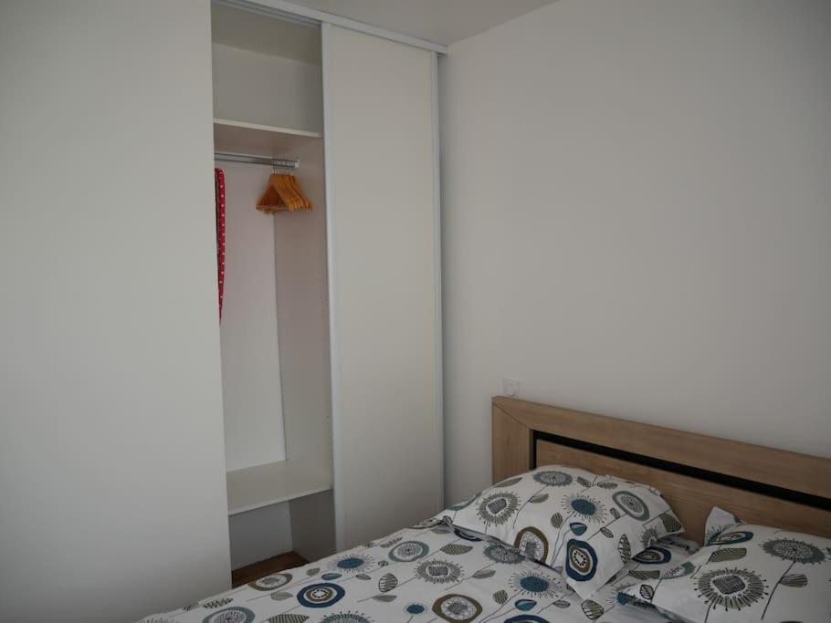 Logement Lumineux Avec Terrasse La Roche-sur-Yon Kültér fotó
